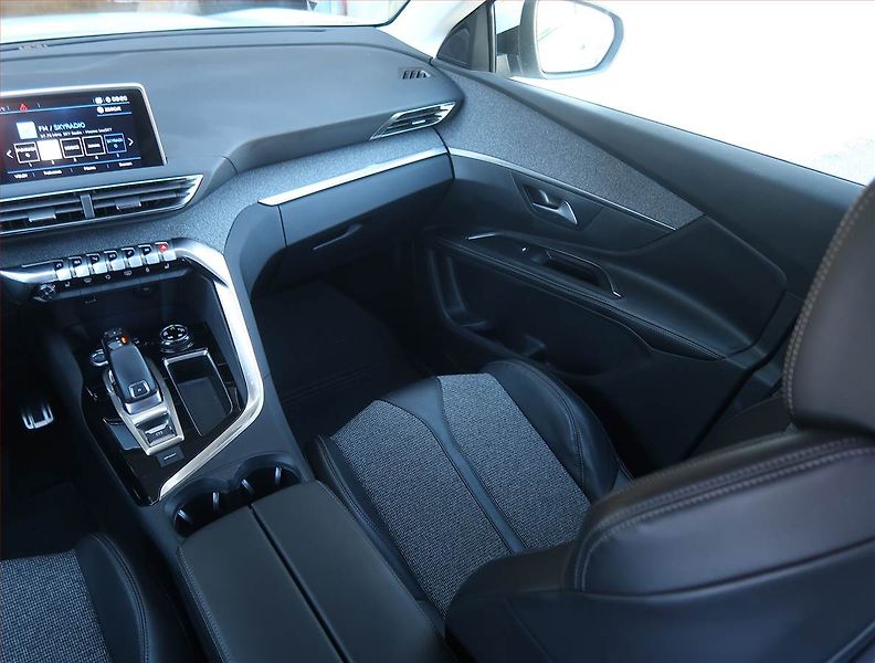 Peugeot 5008 (2018) Allure 1.6 THP, Automat - fotka 8 z 22