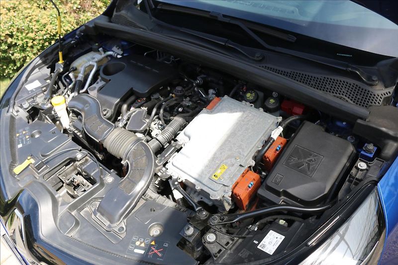 Renault Captur (2020) 1,6 Intens E-TECH Plug-in - fotka 64 z 71
