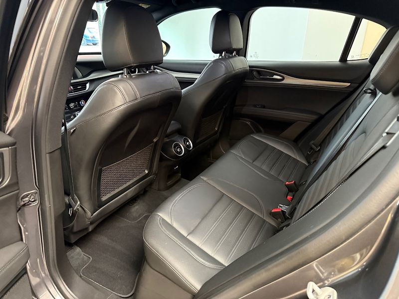 Alfa Romeo Stelvio (2023) 2.2 210 HP Veloce 8AT Q4 - fotka 11 z 32