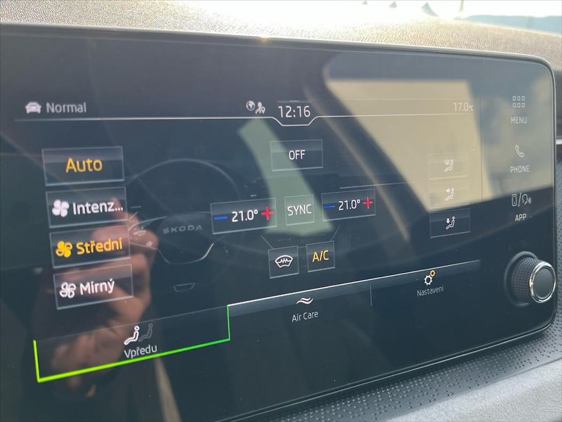 Škoda Scala 1,0 TSi 85kW TOP SELECTION - fotka 28 z 29