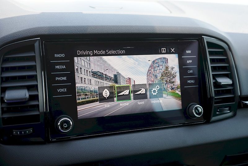Škoda Karoq (2020) TSI 110 kW DSG Sportline - taž - fotka 17 z 28