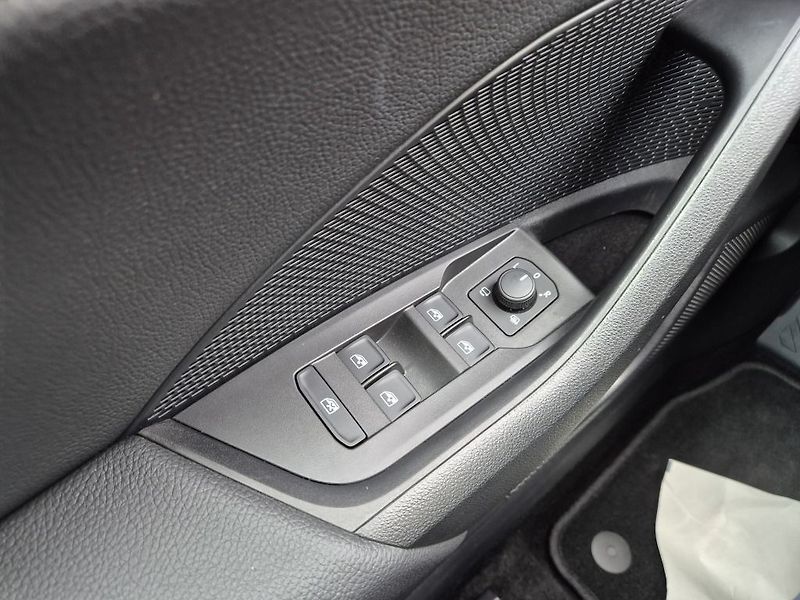 Škoda Octavia Selection 1.5 TSI 110 kW - fotka 29 z 32