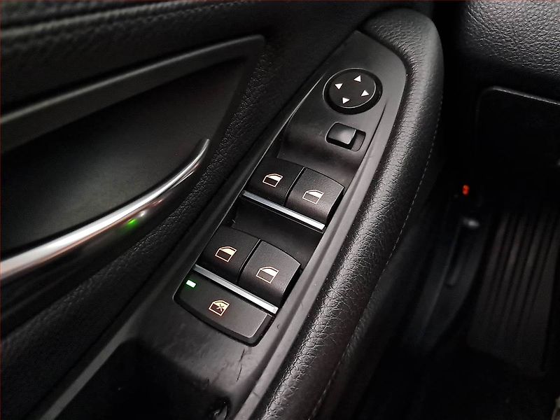BMW Řada 5 (2012) 520d, Automat, Kůže, Navi - fotka 21 z 23