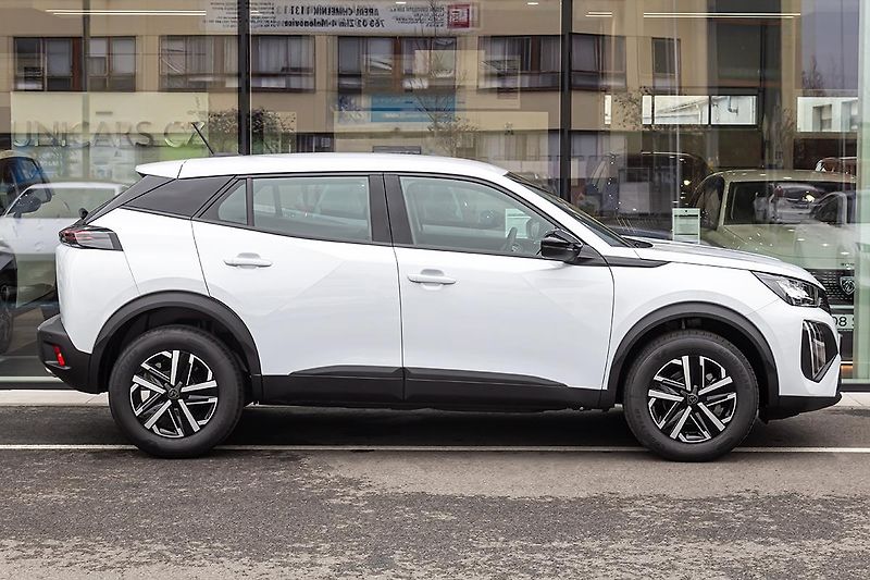 Peugeot 2008 (2026) 1,2 STYLE TURBO 100 S&S MAN6 - fotka 4 z 19