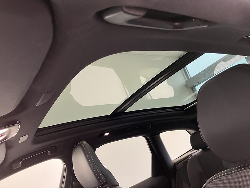 Volvo XC60 B4 FWD Ultimate Dark AT8 - fotka 37 z 44