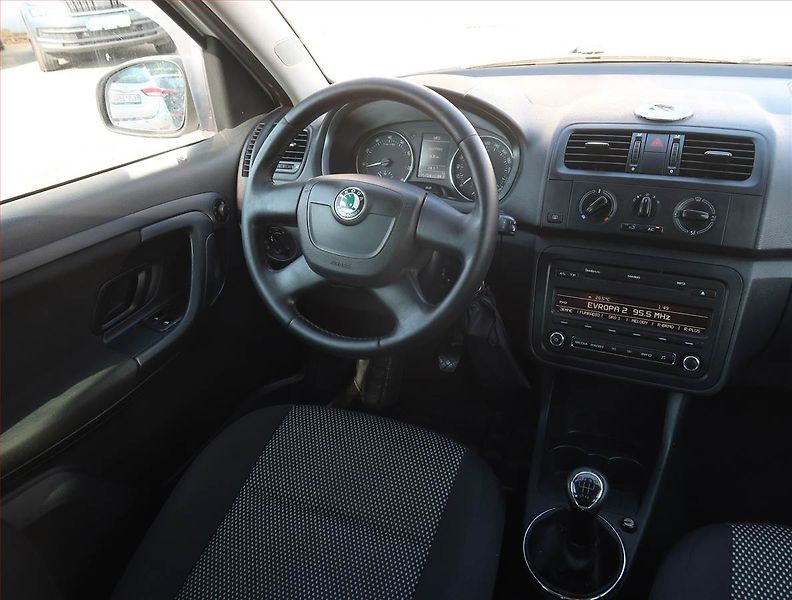 Škoda Roomster (2013) Scout 1.2 TSI, ČR,1.maj - fotka 7 z 18