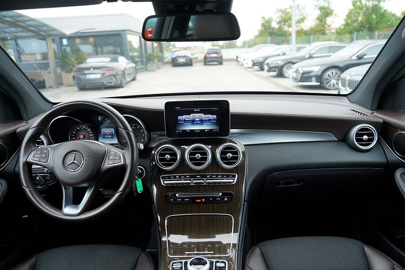 Mercedes-Benz GLC 250i 4Matic/kůže/Led/9AT/ČR - fotka 33 z 43