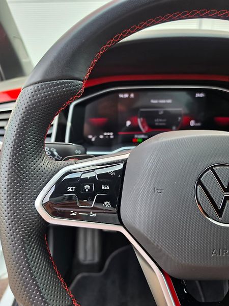Volkswagen Polo GTI 2.0TSI DSG 152kW DPH 1.Maj - fotka 10 z 22