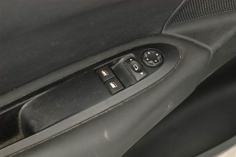 Citroën C4 (2012) 1.4 16V, ČR,1.maj, dobrý stav - fotka 9 z 12