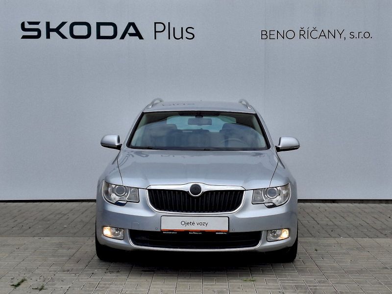 Škoda Superb (2012) Combi Elegance 2,0TDi 125kW DS - fotka 4 z 33