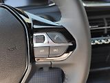 Peugeot 2008 (2026) ALLURE 1.2 TURBO 100k 2xkamera - náhled 24
