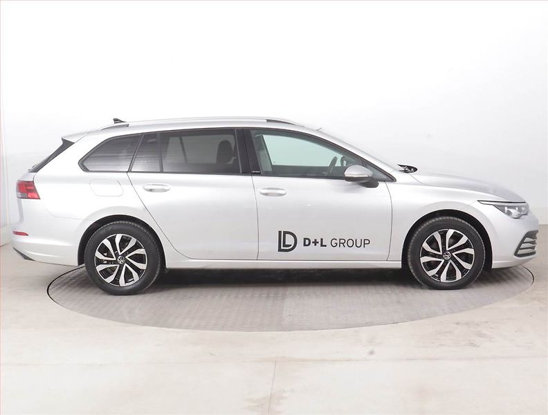Volkswagen Golf (2023) Life 1.5 TSI, Navi, Tempomat - fotka 6 z 15