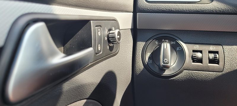 Volkswagen Touran (2013) 1,2TSi 77kW benzín „Life“ - fotka 26 z 35