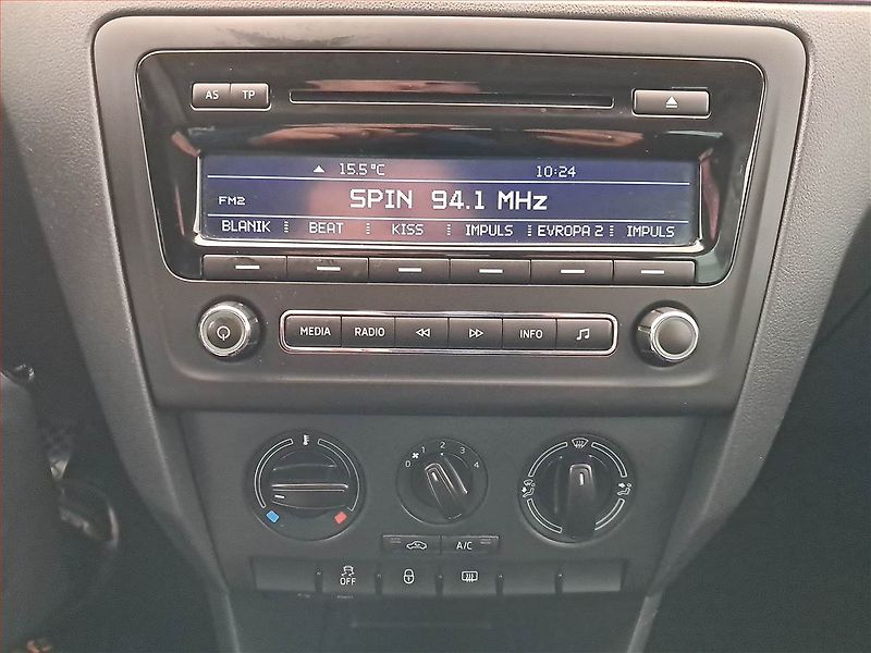Škoda Rapid (2015) Ambition 1.2 TSI, Serv.kniha - fotka 12 z 16