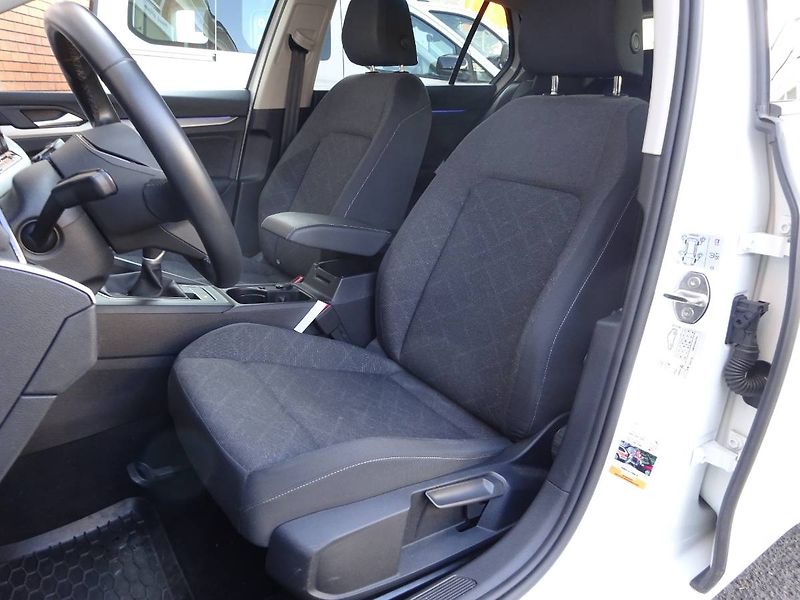Volkswagen Golf (2023) 1,5TSi/ 96kW Life - fotka 18 z 29