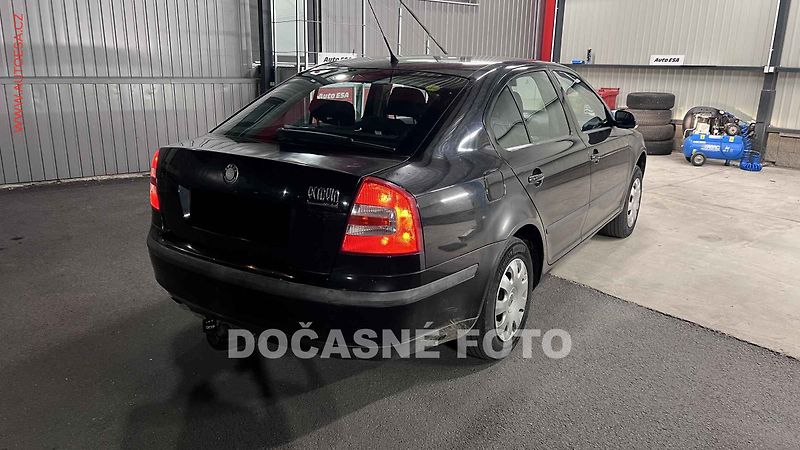 Škoda Octavia (2008) 1.6 MPi, ČR, AC, tažné - fotka 2 z 3