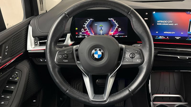 BMW Řada 2 218i AUT Luxury Line - fotka 9 z 27