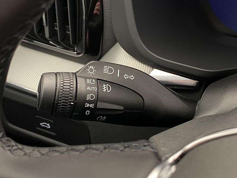 Volvo XC60 B5 AWD DARK PLUS  - fotka 22 z 57