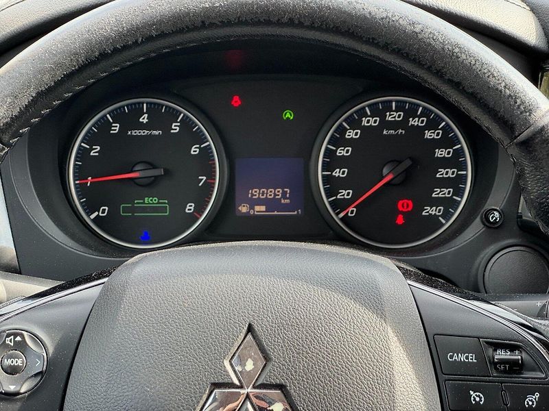 Mitsubishi Outlander (2017) Invite 2.0i MIVEC - fotka 17 z 27