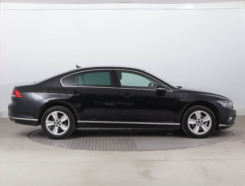 Volkswagen Passat (2021) Elegance 2.0 TDI - fotka 6 z 22
