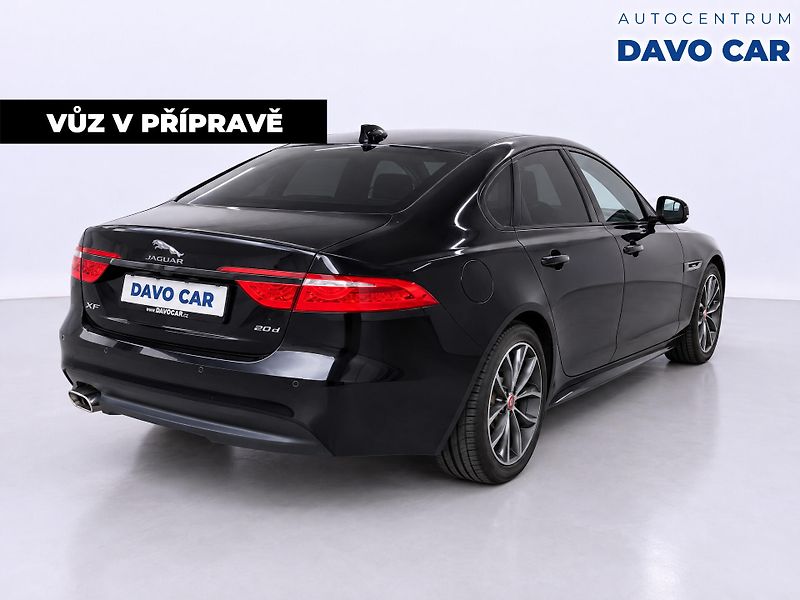Jaguar XF 2,0 20D 132kW R-SPORT Auto - fotka 5 z 12
