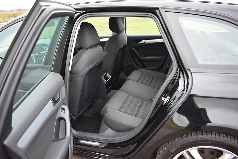 Audi A4 2,0 TDI S-LINE,NAVI,SERVISKA - fotka 10 z 18