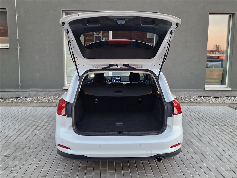 Ford Focus 1.5TDCI Titanium,ČR,1.Majitel - fotka 38 z 46