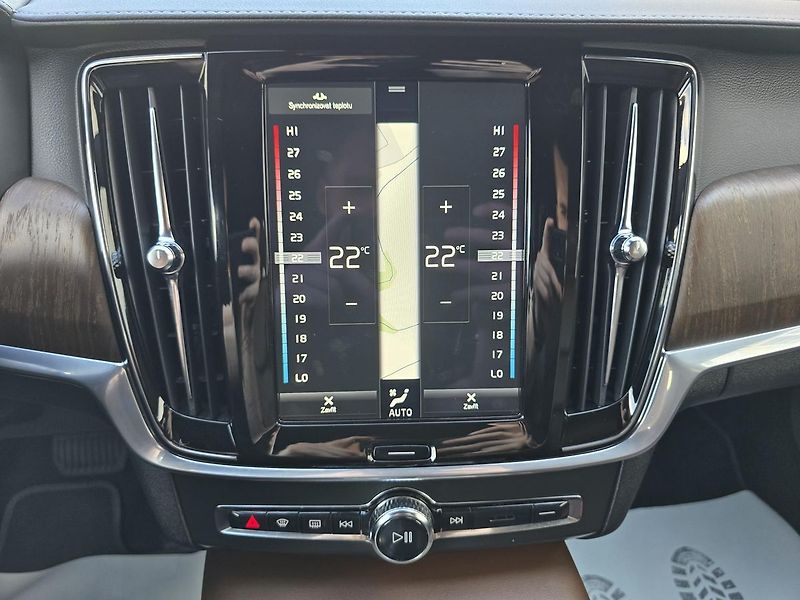 Volvo V90 221kW B6 4x4 R-DESIGN -DPH - fotka 22 z 45