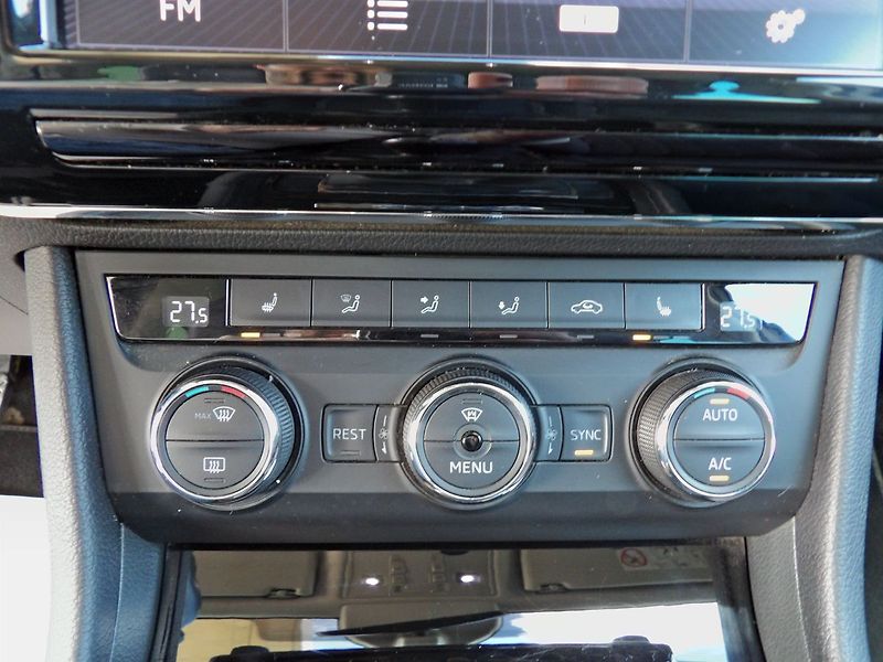 Škoda Superb 2.0TDI Style ČR Canton ACC Kam - fotka 28 z 36