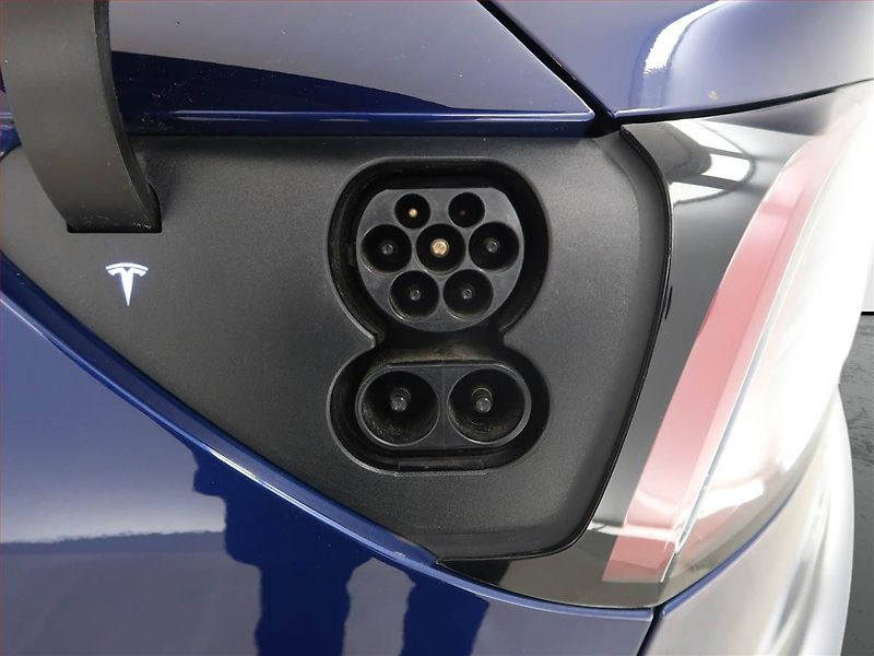 Tesla Model 3 (2019) Long Range 4WD 82kWh, SoH 84% - fotka 26 z 27