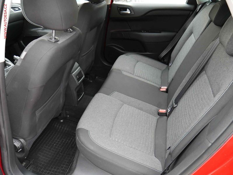 Citroën C4 (2016) 1.2 PT, ČR, AC, navi, park - fotka 10 z 19