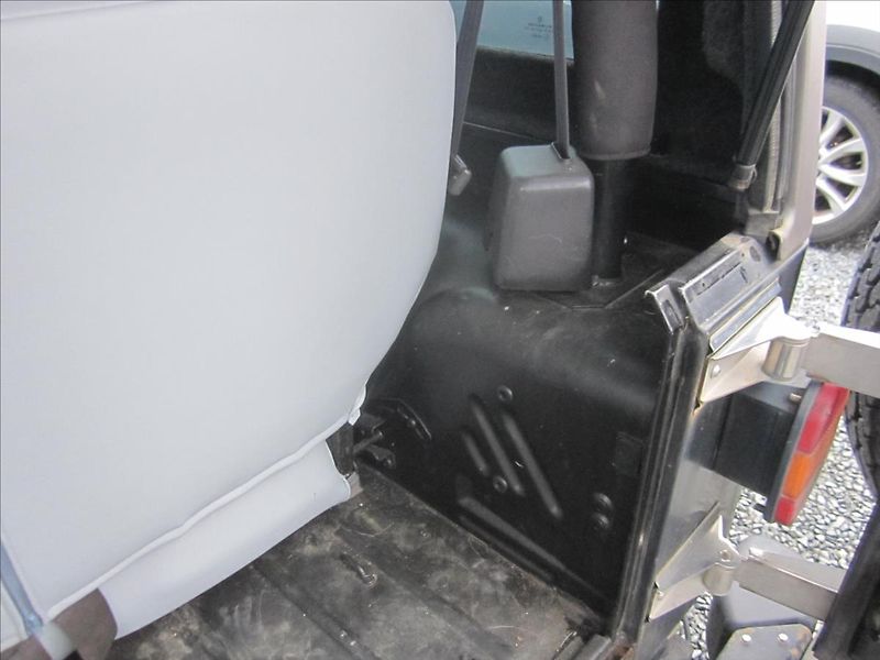 Jeep Wrangler 2.5i 4x4, Hardtop - fotka 32 z 38