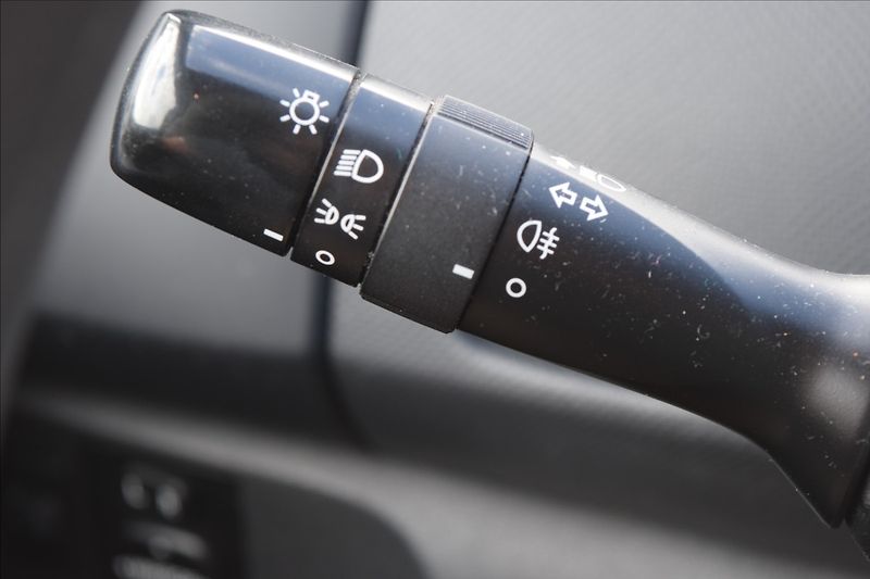 Toyota Yaris 1,0 i 51KW ZAD. PARK. SENZORY - fotka 23 z 40