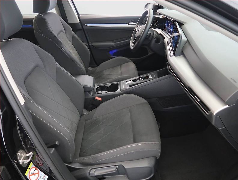 Volkswagen Golf (2023) Life 2.0 TDI, Automat - fotka 9 z 23