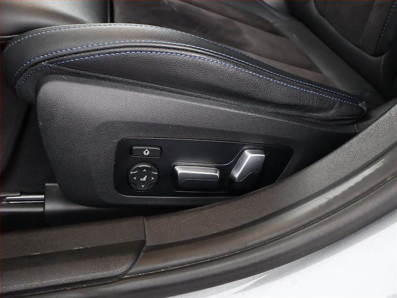 BMW Řada 3 (2022) M Sport 330 e xDrive - fotka 21 z 25