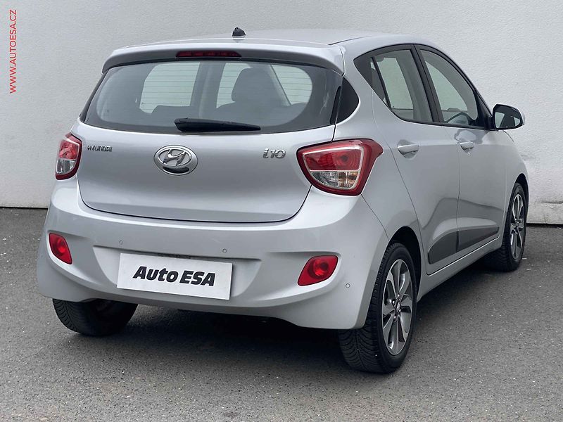 Hyundai i10 (2015) 1.0i, AC, park.asist - fotka 4 z 17