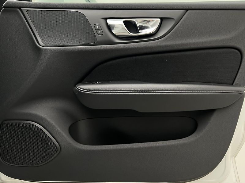 Volvo V60 T6 MOMENTUM RECHARGE AUT - fotka 44 z 44