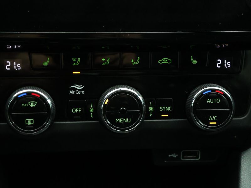 Škoda Octavia 1,6 TDI CZ Style LED Kessy - fotka 21 z 30