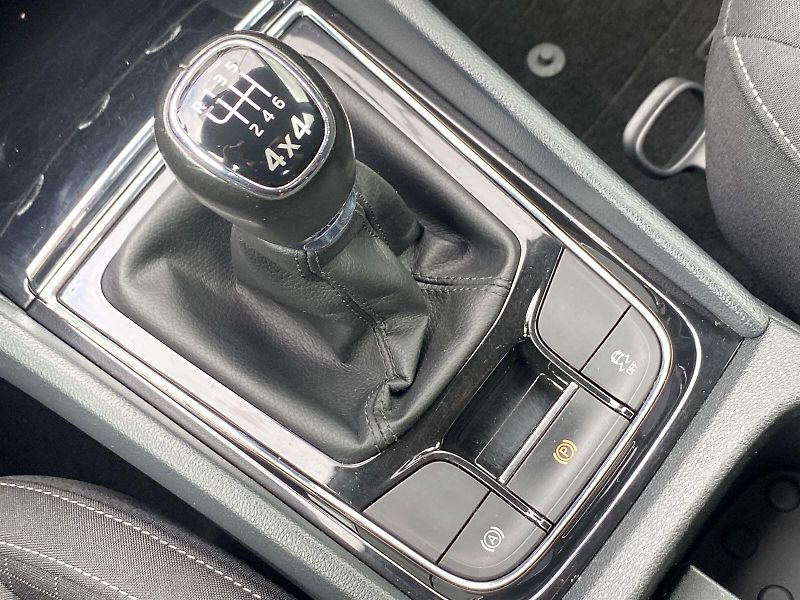 Škoda Karoq (2019) 2.0 TDI 4x4 Ambition Plus - fotka 15 z 31