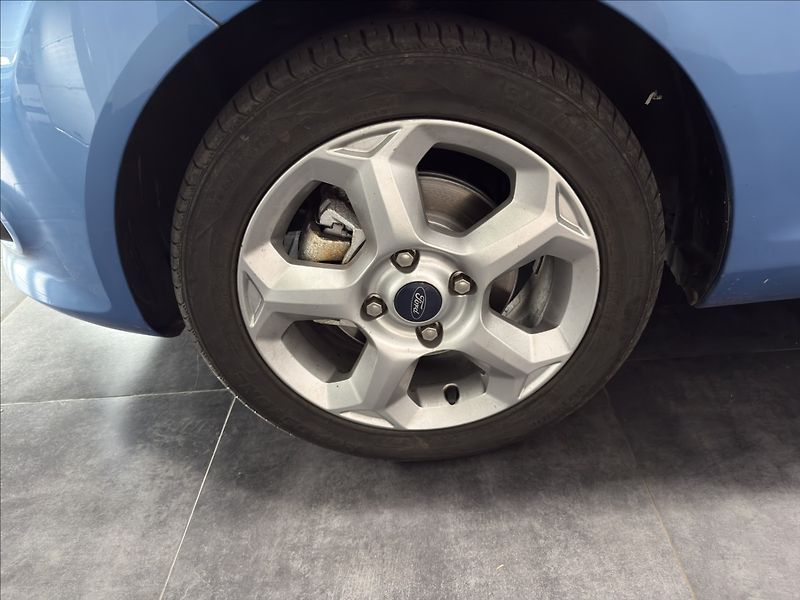 Ford Fiesta 1,2   i 83.000KM SERVIS ALU ST - fotka 17 z 19