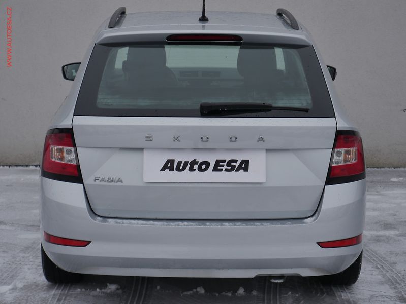 Škoda Fabia (2021) 1.0 TSi, 2.maj,ČR, Ambition - fotka 5 z 23