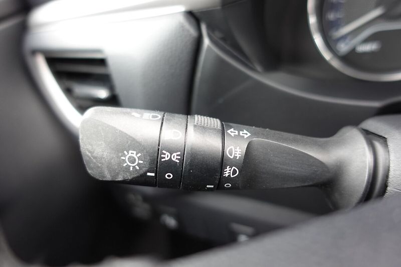 Toyota Corolla 1,6VVTi 97kW M/T Active Design - fotka 22 z 25