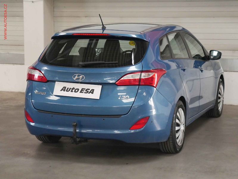 Hyundai i30 (2013) 1.6i, ČR, AC, výhřev sed - fotka 6 z 18
