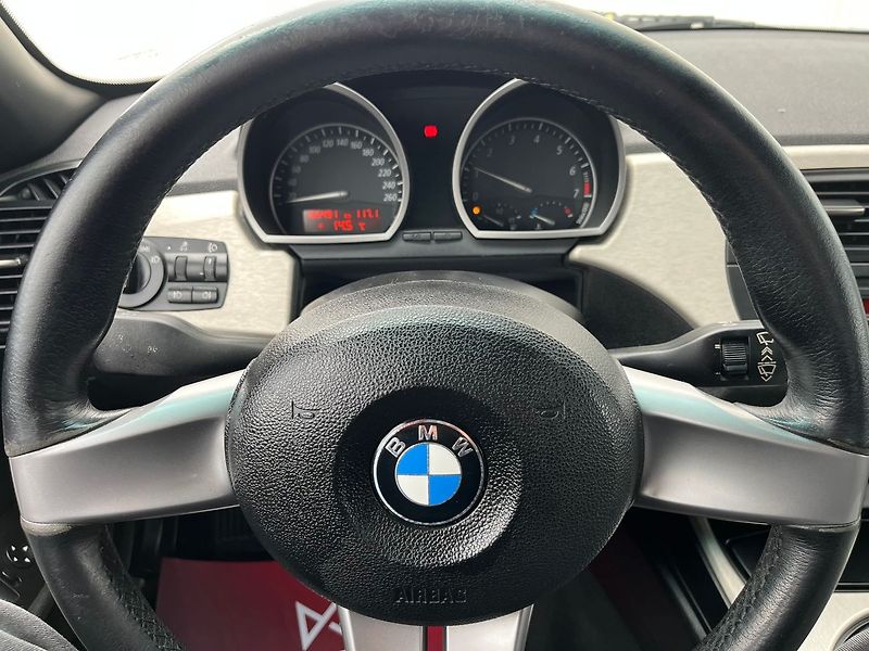 BMW Z4 2.0, 110kW Roadster - fotka 10 z 21