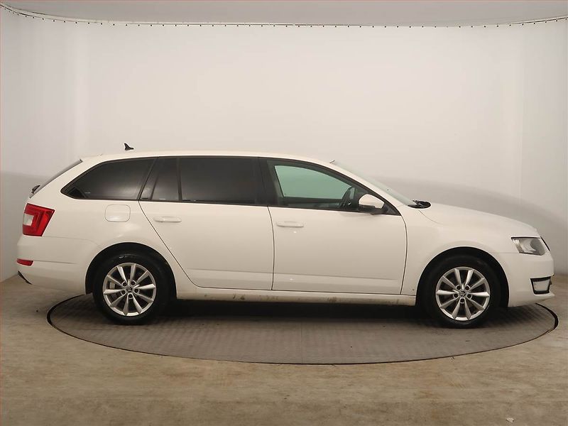 Škoda Octavia (2015) 2.0 TDI, Navi, Tempomat - fotka 6 z 13