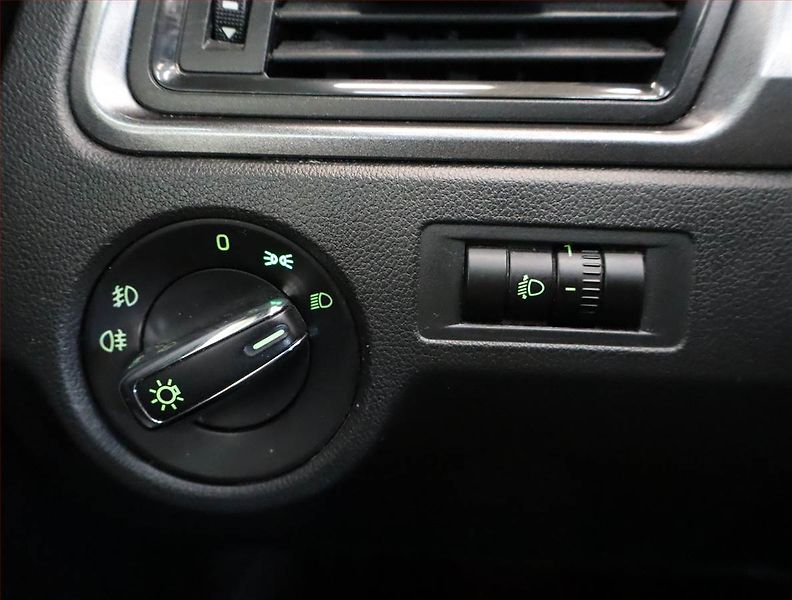 Škoda Rapid (2015) Spaceback 1.2 TSI, Tempomat - fotka 21 z 22