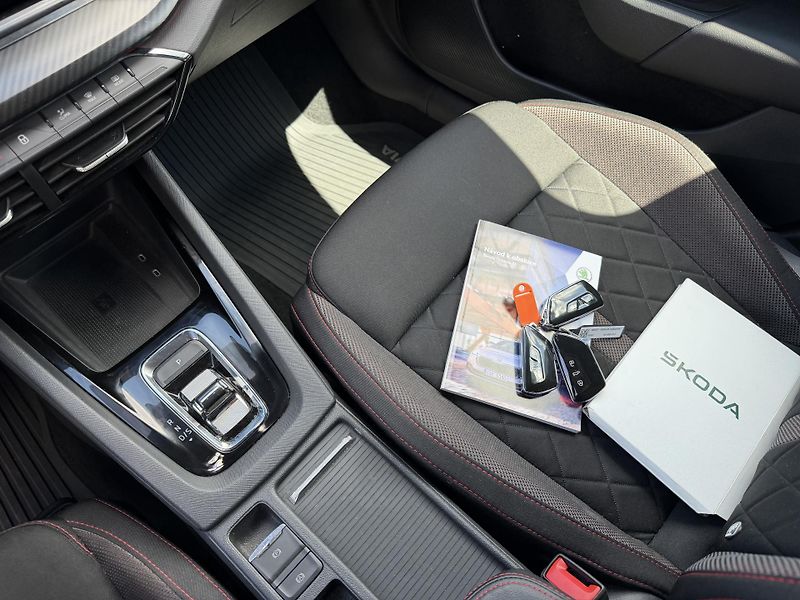 Škoda Octavia Kombi RS HYBRID 180kW aut.  - fotka 18 z 23