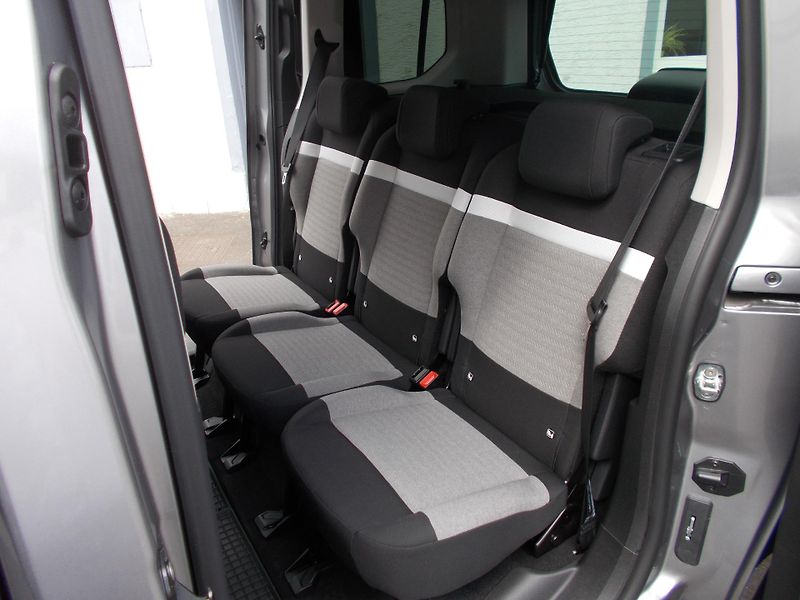 Citroën Berlingo (2026) PLUS Petrol 110k Manual - fotka 11 z 16