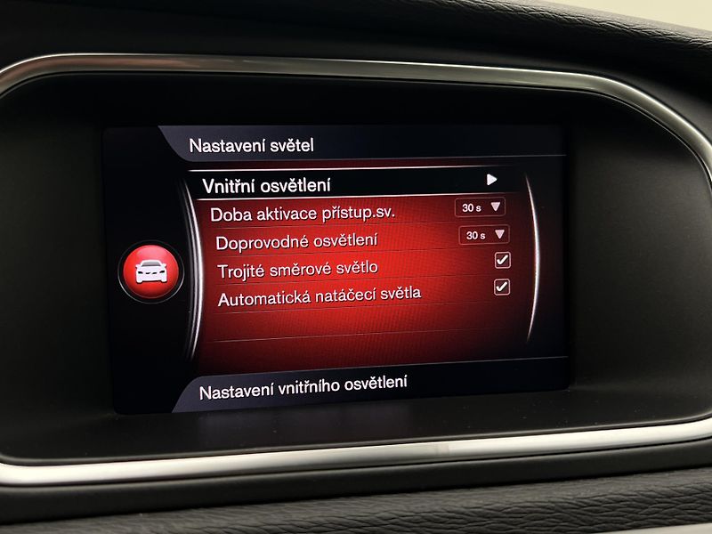 Volvo V40 D2 MOMENTUM MAN - fotka 31 z 38