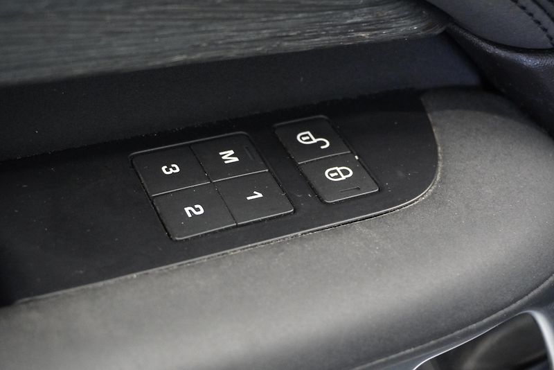 Land Rover Discovery   3,0 TDV6 4WD AUTOMAT - fotka 12 z 36